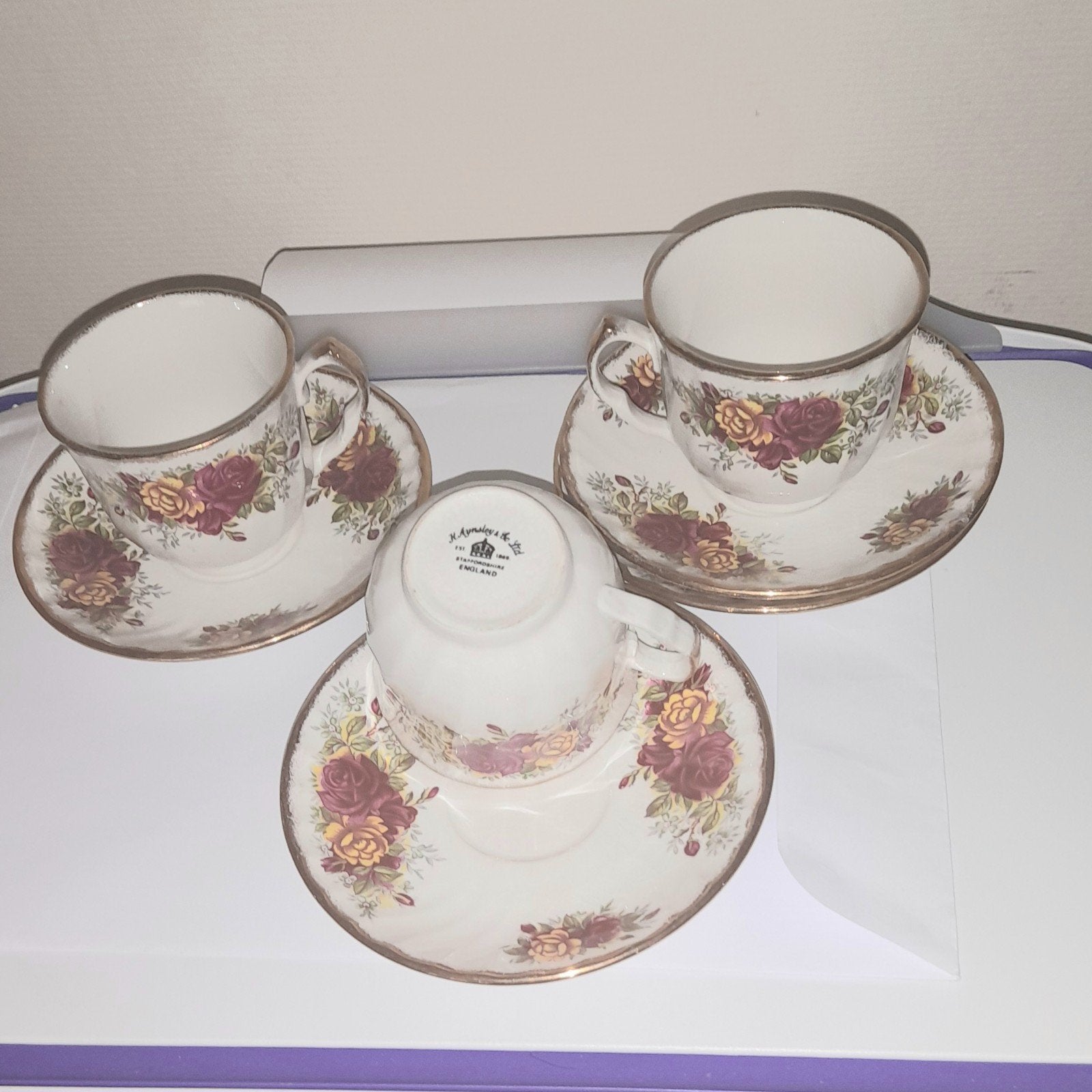 Aynsly & Co Ltd staffordshire kop en schotel Est 1889, Antiek en Kunst, Ophalen of Verzenden