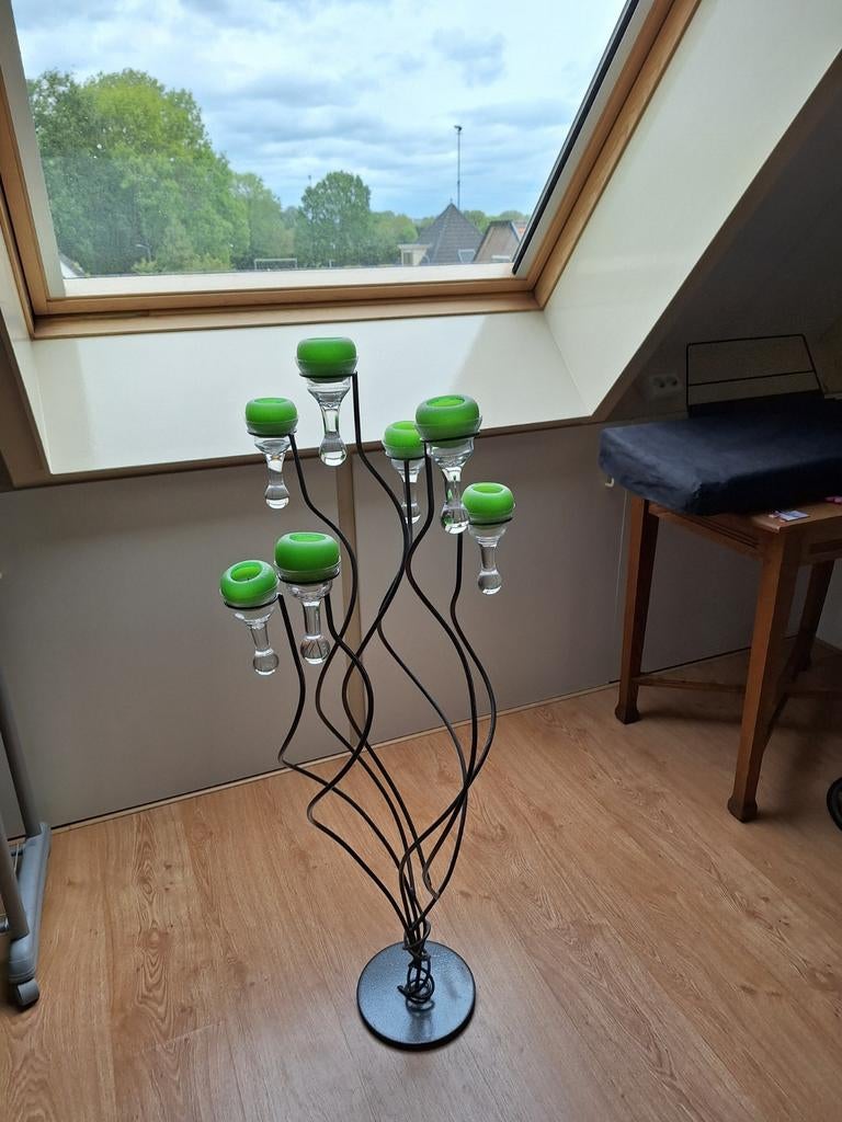 Moderne kandelaar met 7 groene kaarsen, 50 tot 75 cm, Ophalen of Verzenden, Zo goed als nieuw, Groen