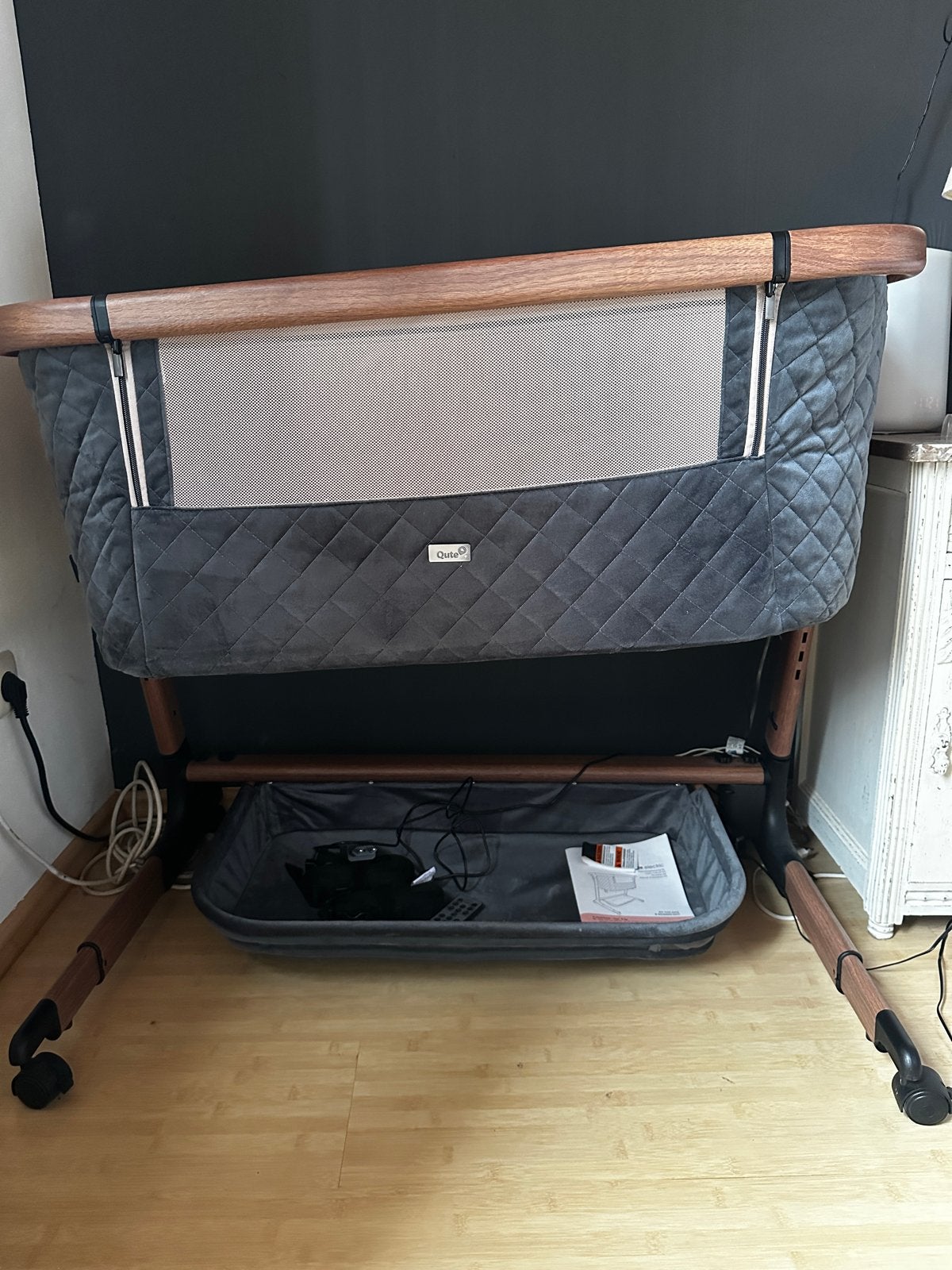 Qute Co-Sleeper Q-Wiggle Wieg met extra matras, Ophalen, Zo goed als nieuw, Wieg