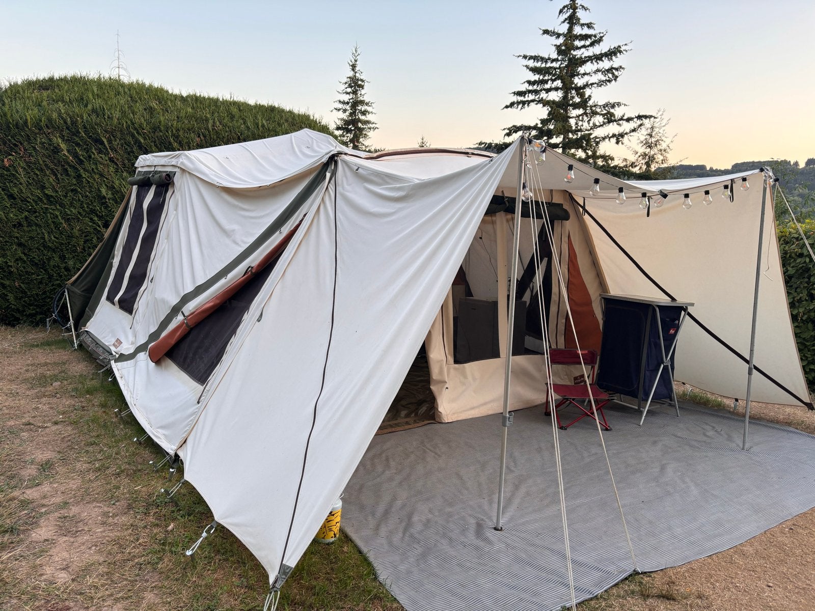 Holtkamper astro uit 2005 met beschadigingen, Ophalen, Campingkast