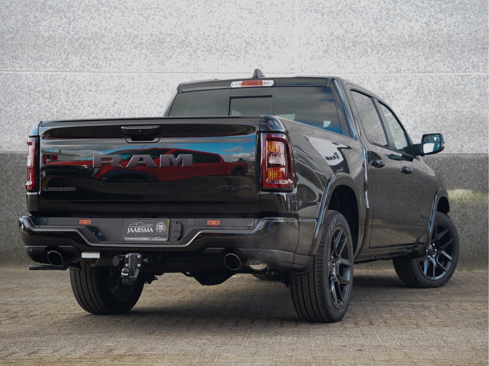 Dodge Ram 1500 Laramie Night SST Hurricane 426pk |BPM vrij!, Auto's, Automaat, 2993 cc, Zwart, Leder