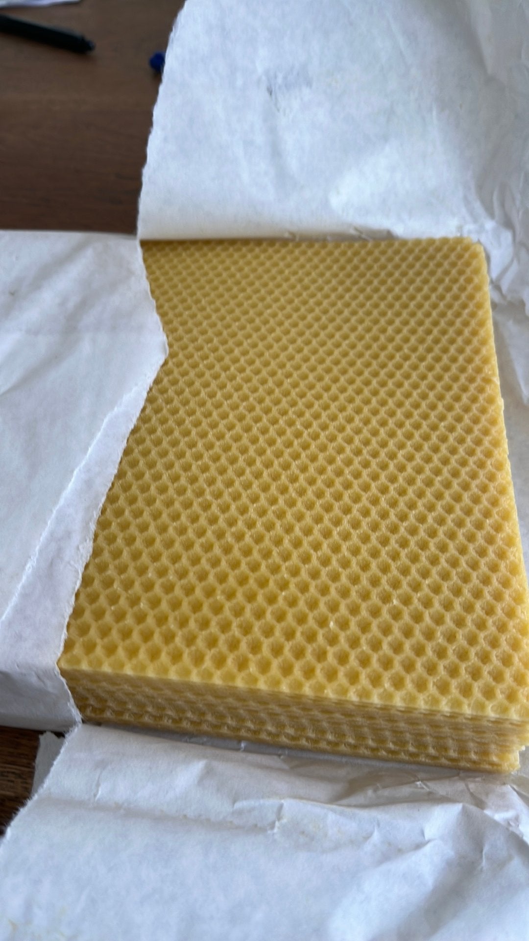 Te koop: natuurlijke bijenwas afkomstig uit honingraten., Hobby en Vrije tijd, Cursusmateriaal, Ophalen, Nieuw, Kunst en Creatief