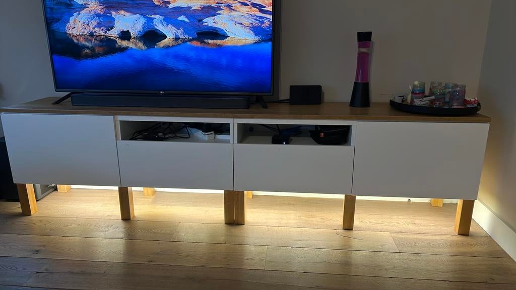 Gratis! Ikea Besta TV-meubel 240 cm met eiken bovenblad, Ophalen, Gebruikt, Eikenhout, 200 cm of meer