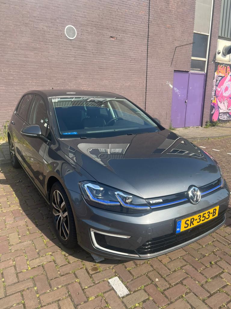 Volkswagen E-Golf 1.4 204pk DSG 2018 Grijs, Auto's, 136 pk, Origineel Nederlands, Elektrisch, Zilver of Grijs