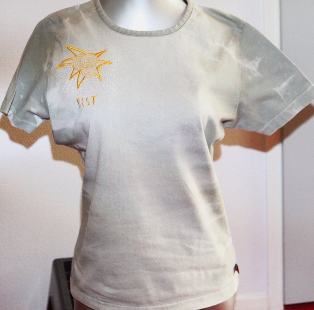 NIEUW grijs Forecast shirt met leuke gele applicatie. Maat M, Kleding | Dames, Maat 38/40 (M), Forecast, Nieuw, Ophalen of Verzenden