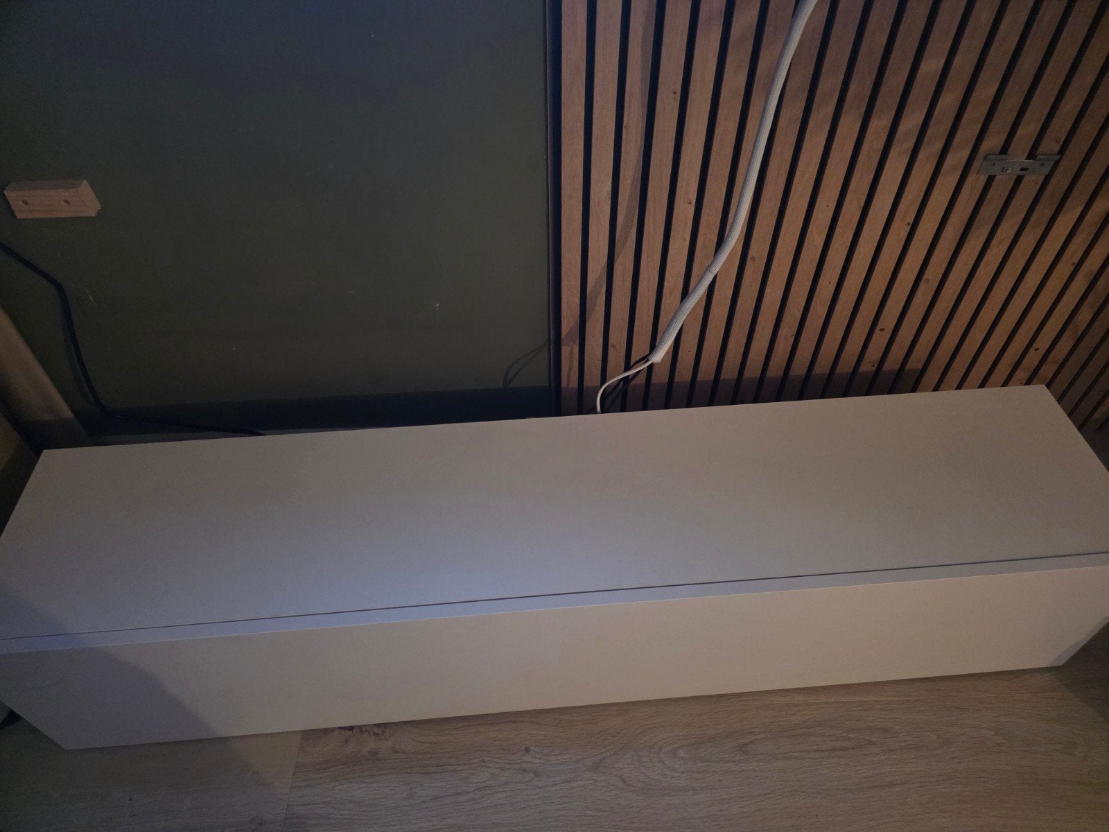 Witte wandkast met klepdeur, Ophalen, Overige materialen, Gebruikt, 100 tot 150 cm