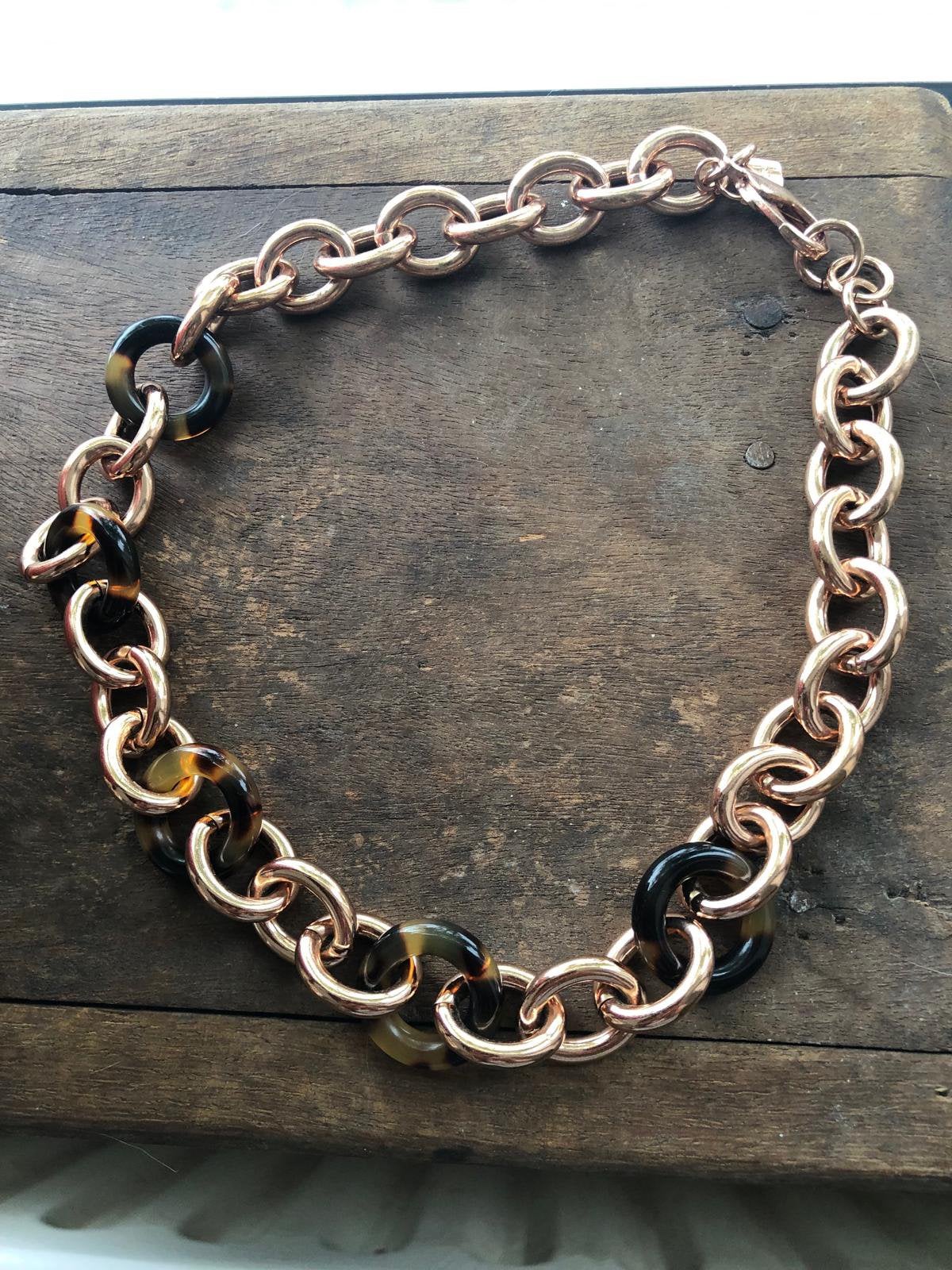 Rose kleur ketting met resin kralen, Ophalen of Verzenden, Zo goed als nieuw, Roze, Overige materialen