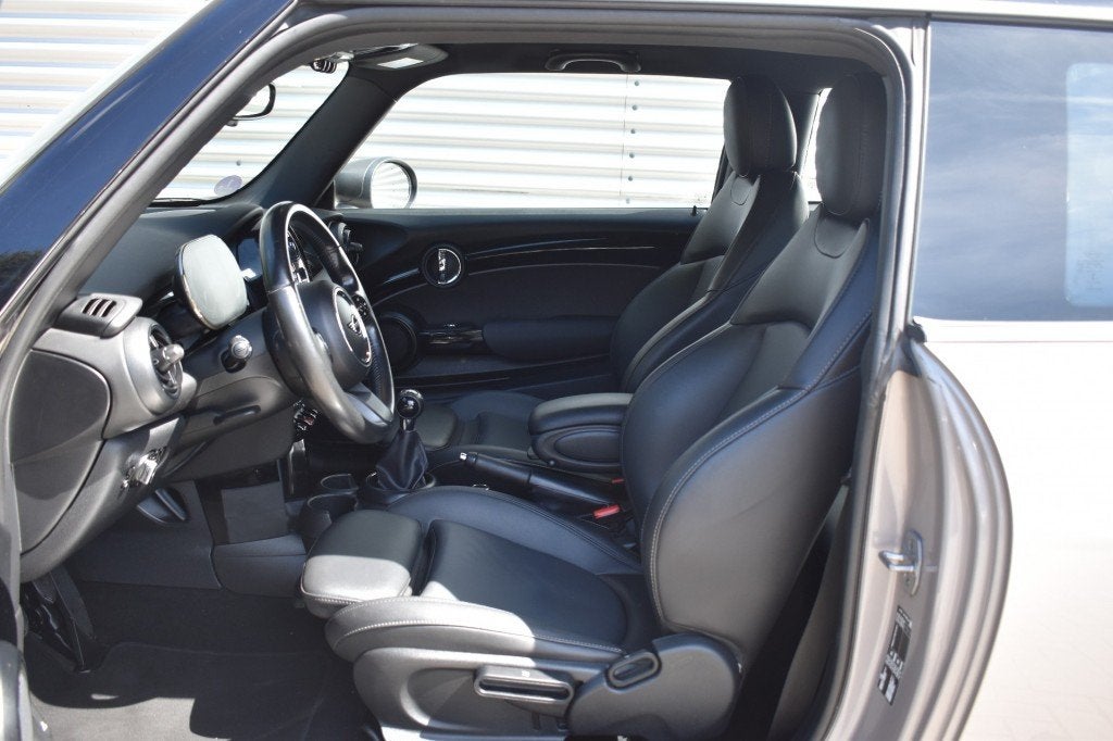 Mini COOPER 1.5 COOPER BUSINESS EDITION / DEALERONDERHOUDEN, Auto's, Mini, Voorwielaandrijving, 136 pk, Gebruikt, Euro 6
