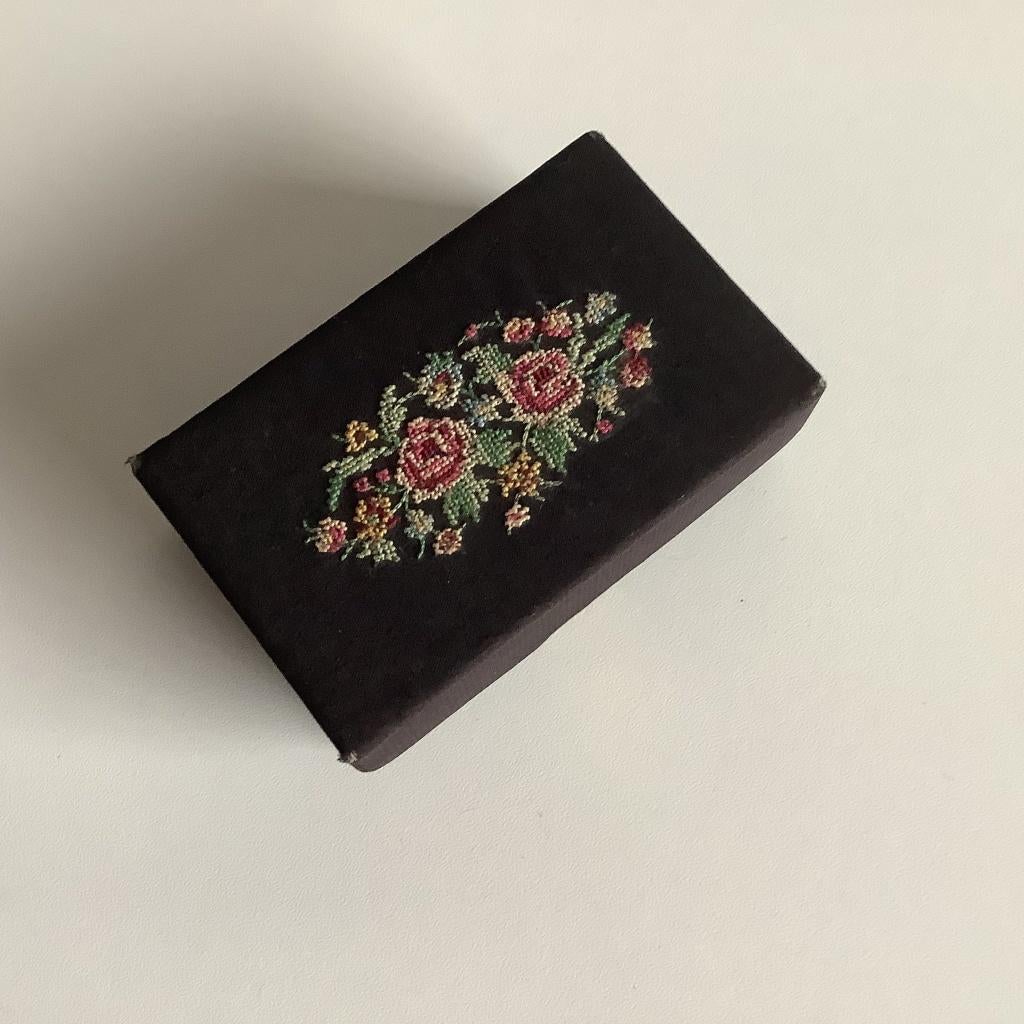 vintage petit point juwelendoosje met knippertje, Ophalen of Verzenden