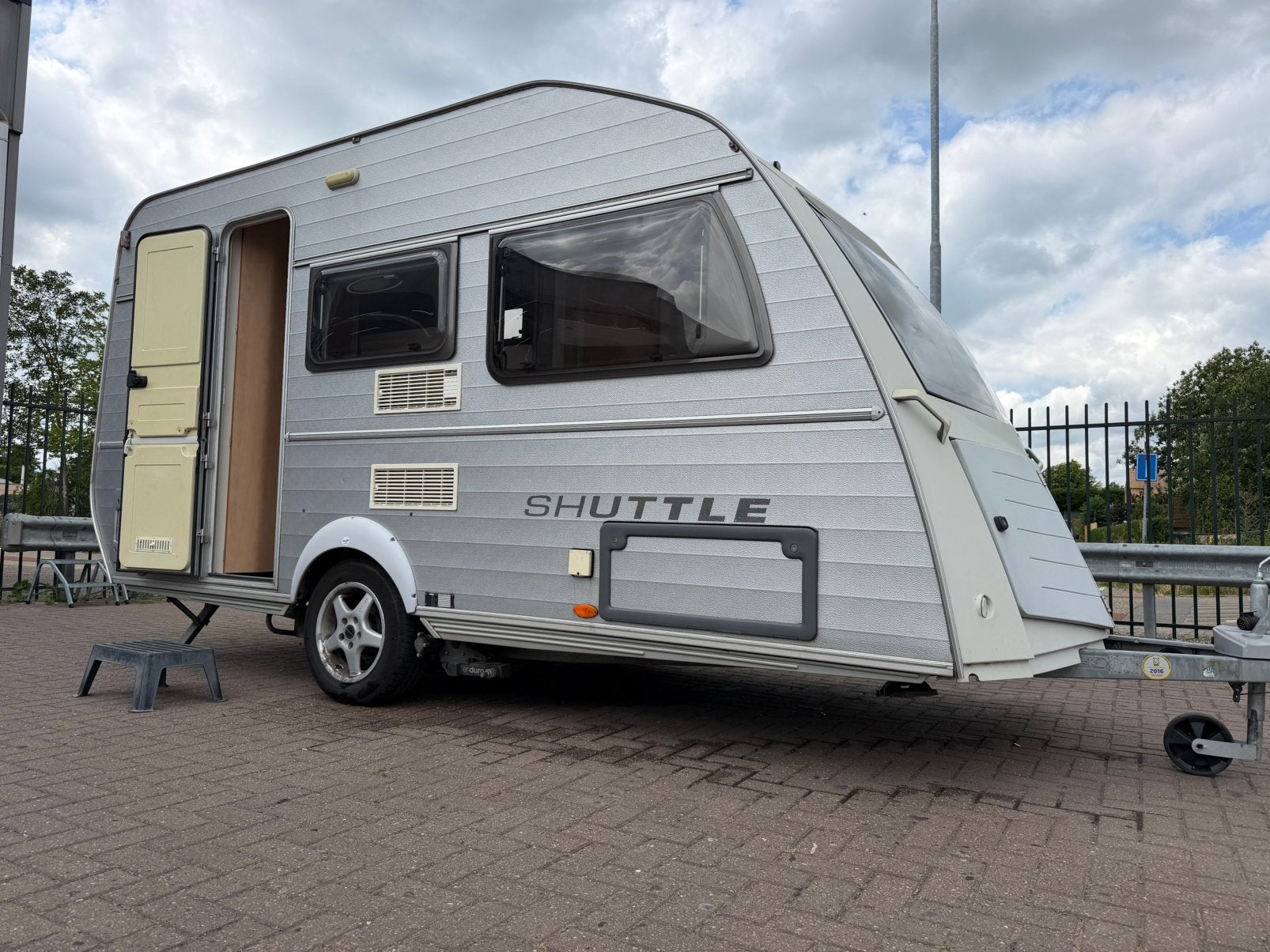 Kip 41 Shuttle 2000 met mover/stapelbed/voortent+luifel, Caravans en Kamperen, Caravans, Kip, Bedrijf, 750 - 1000 kg, 4 tot 5 meter