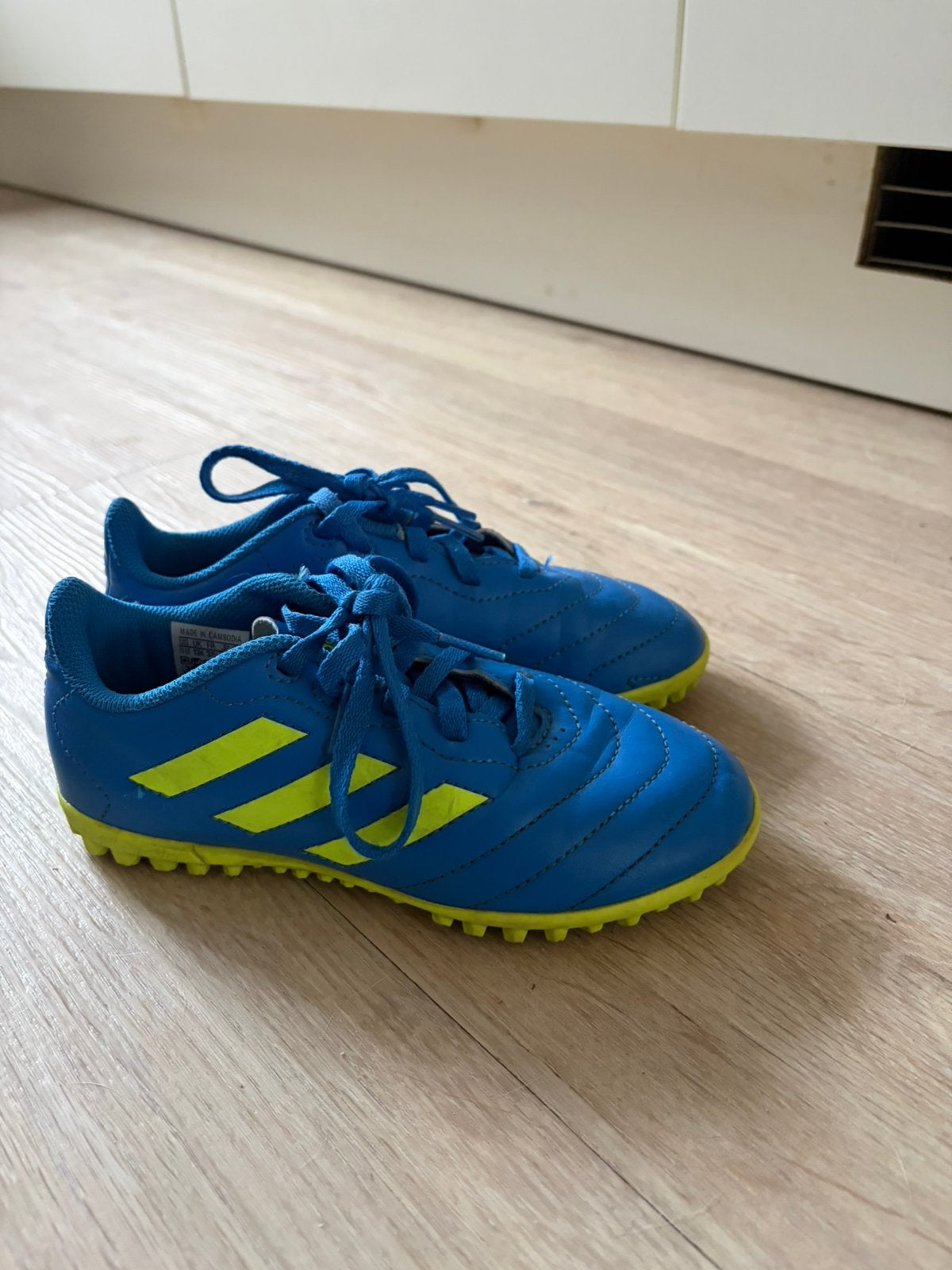 Kunstgras schoenen mt 31,5, Ophalen, Maat XS of kleiner, Schoenen, Zo goed als nieuw
