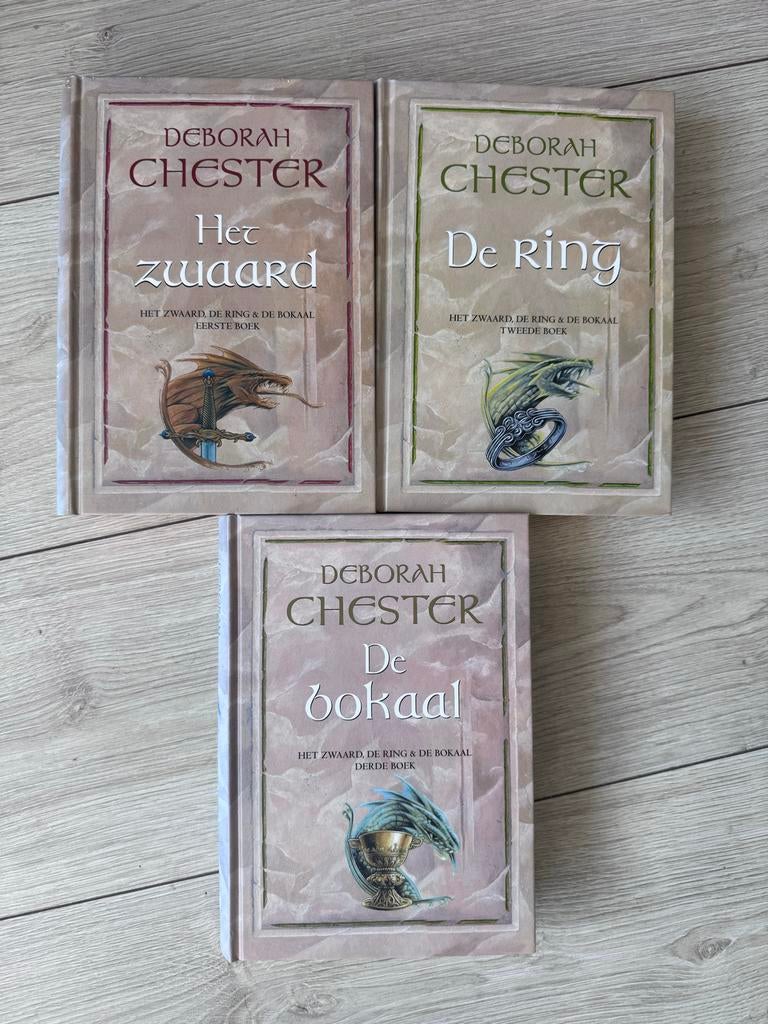 Deborah Chester: Het Zwaard, De Ring & De Bokaal Trilogie, Boeken, Ophalen of Verzenden, Gelezen