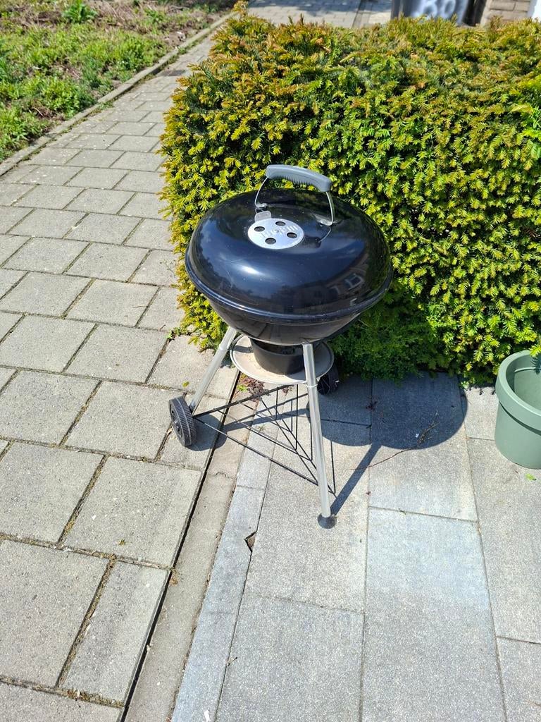 Weber BBQ - moet schoongemaakt en handvat vastgezet, Tuin en Terras, Ophalen of Verzenden, Gebruikt, Weber