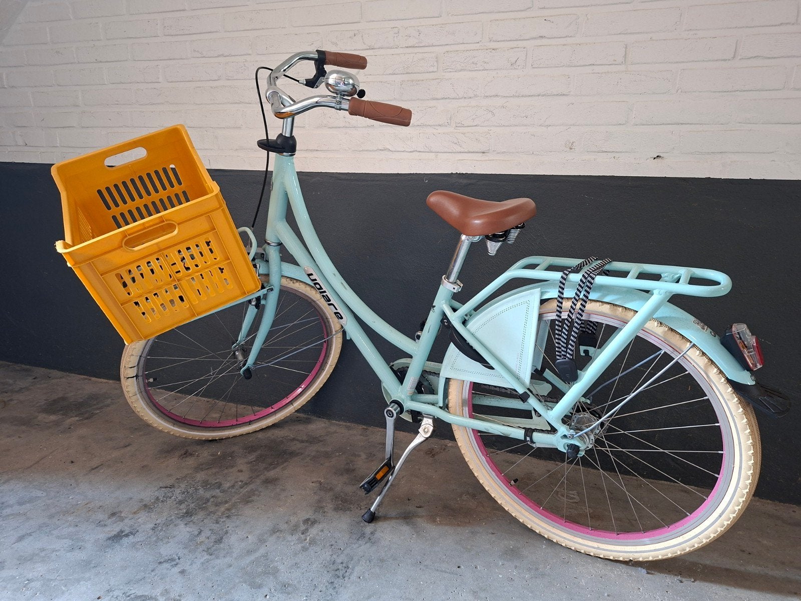 Volare 20 inch fiets met urban proof kratje, Fietsen en Brommers, Ophalen, Terugtraprem, Gebruikt, Volare