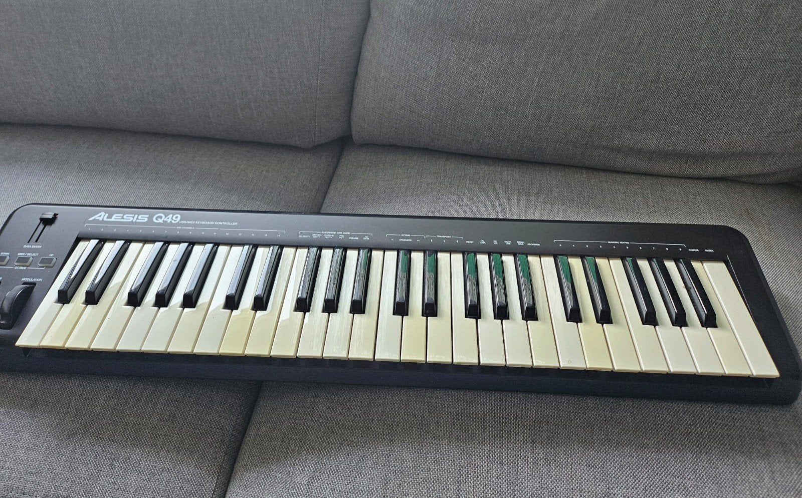 Alesis - Q49 keyboard midi, Muziek en Instrumenten, Keyboards, Gebruikt, Midi-aansluiting, Ophalen of Verzenden, 49 toetsen