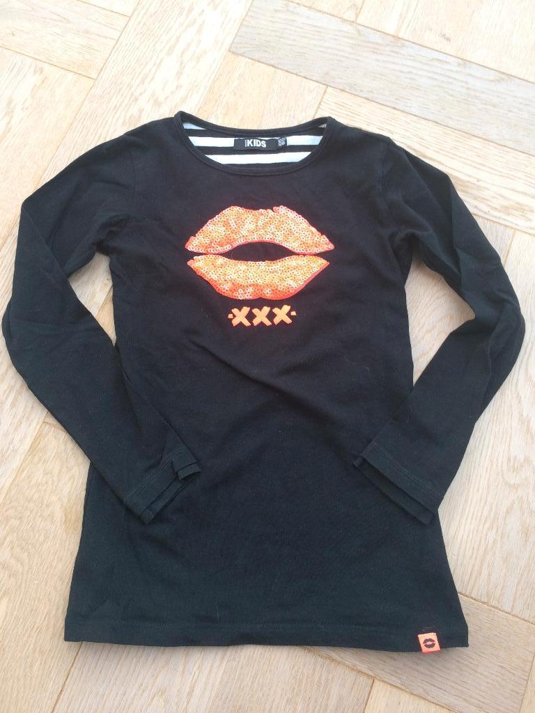 zgan zwart shirt met kus van Europe Kids 122/128, Europe Kids, Meisje, Ophalen of Verzenden, Zo goed als nieuw