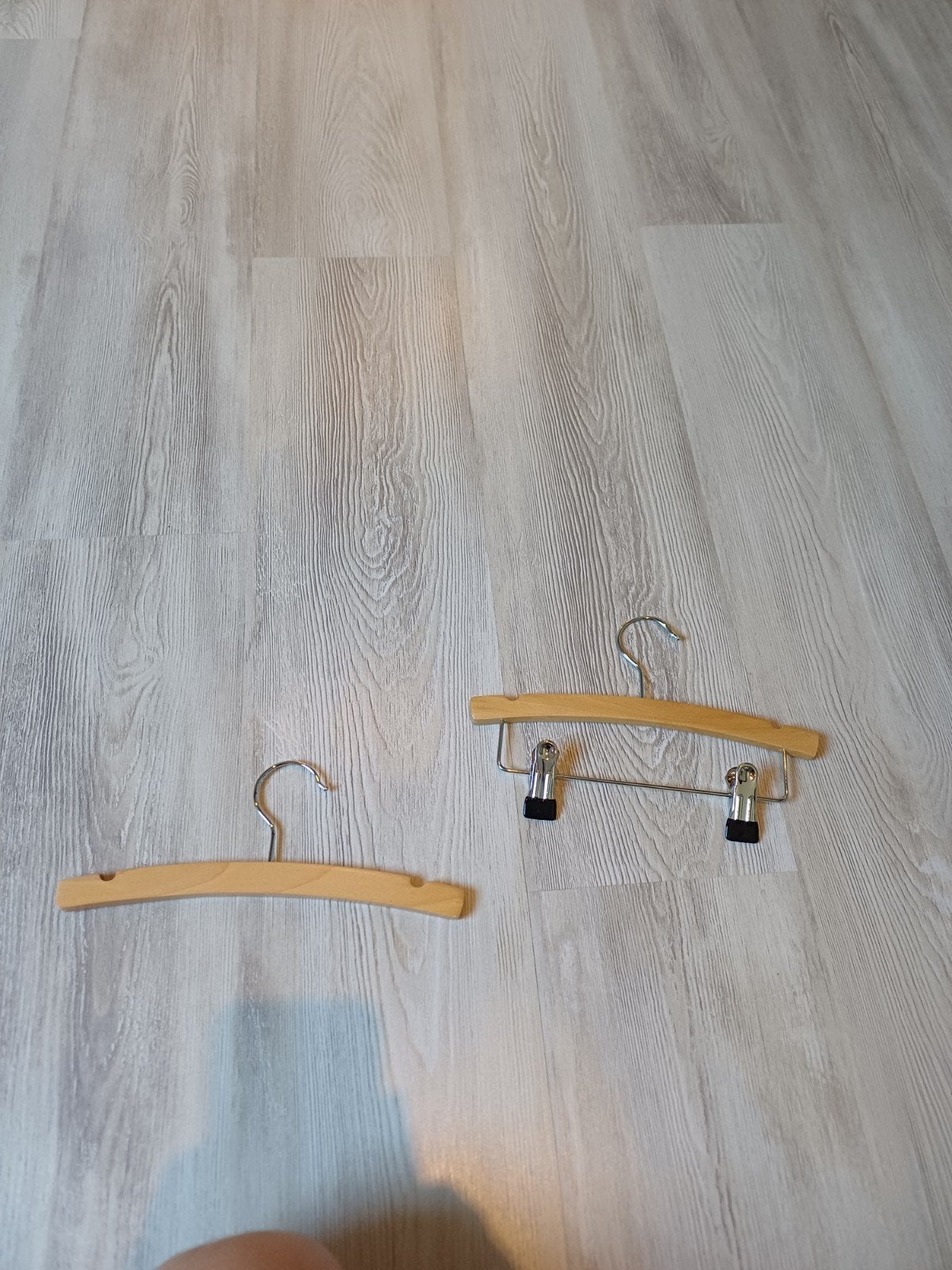 Houten kledinghangers met en zonder klemmen, Ophalen, Gebruikt, Hout, Kinderen