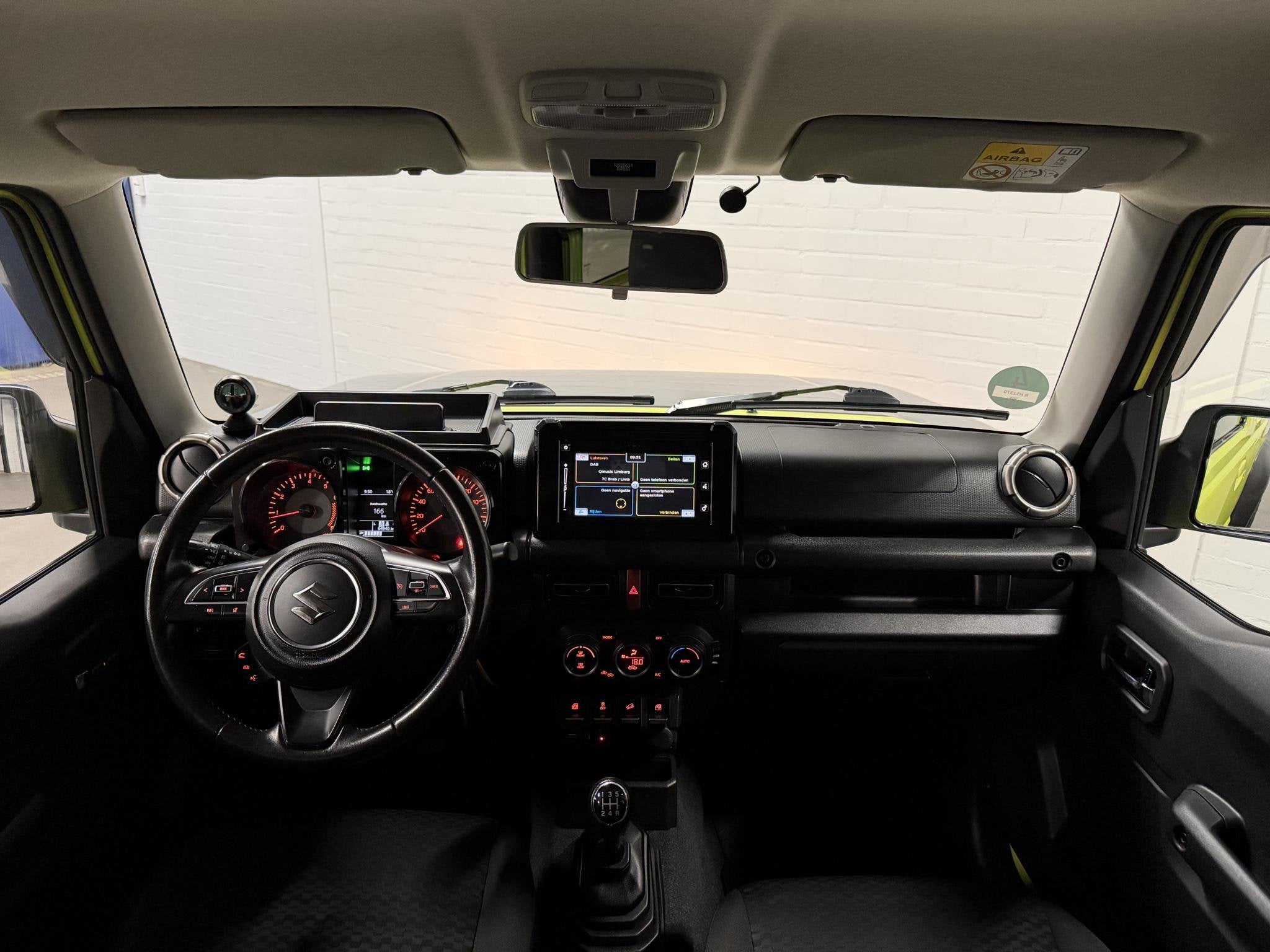 Suzuki Jimny 1.5 Stijl 4 persoons | Trekhaak | Stoelverwarmi, 12 maanden, Gebruikt, 4 cilinders, 4 stoelen