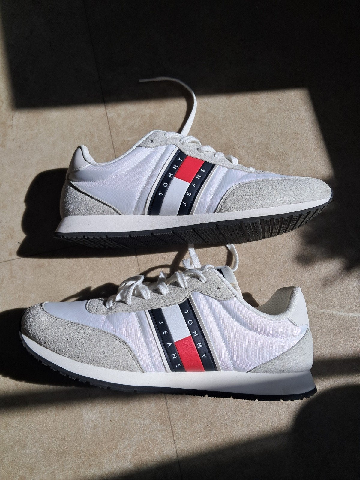 Tommy Hilfiger sneakers wit - Maat 46, Kleding | Heren, Schoenen, Wit, Tommy Hilfiger, Ophalen of Verzenden, Sneakers of Gympen