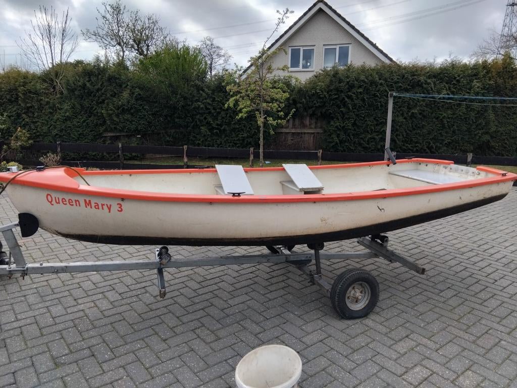 Roei/motorboot. Ongeveer 4 meter lang en 1,40 breed, Watersport en Boten, Kano's, Ophalen, Gebruikt, Drie personen of meer, Overige typen