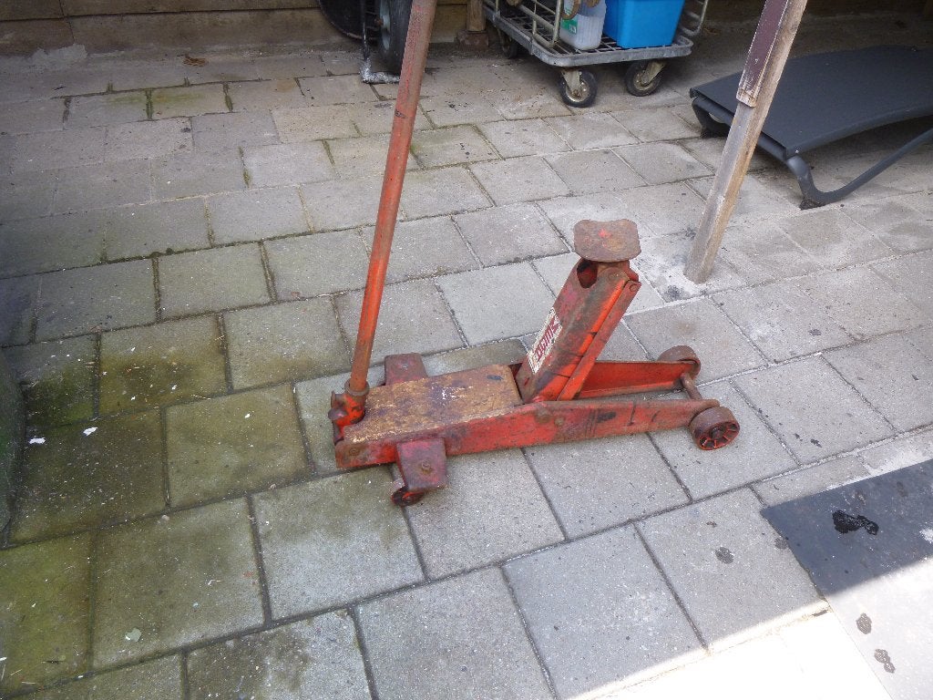 tekoop garage krik  2000 kilo  zie foto, Ophalen, Gebruikt, Hydraulisch, Garagekrik