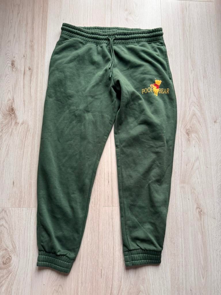 Mooie donkergroene joggingbroek van Winnie the pooh maat M, Maat 38/40 (M), Overige typen, Ophalen of Verzenden, Zo goed als nieuw