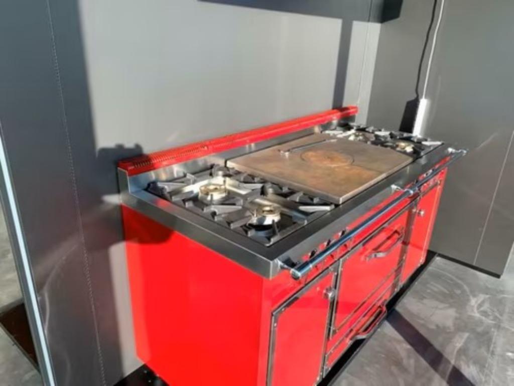 Tuscany 5 vlams modern rood fornuis NIEUW showroom model, Ophalen of Verzenden, Nieuw zonder verpakking, Fornuis, Frituur en Grillen
