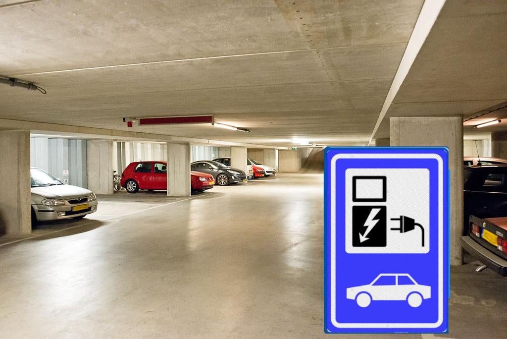 Amsterdam: parking with charging, parkeren met laadpaal, Huizen en Kamers, Garages en Parkeerplaatsen, Amsterdam