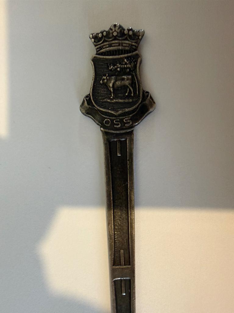 Verzilverde brievenopener Oss, Antiek en Kunst, Curiosa en Brocante, Ophalen of Verzenden