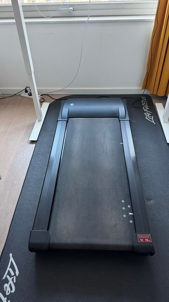 REDUCED: LifeSpan TR5000-DT3-BT Bureau Loopband, Ophalen, Zo goed als nieuw, Metaal, Loopband