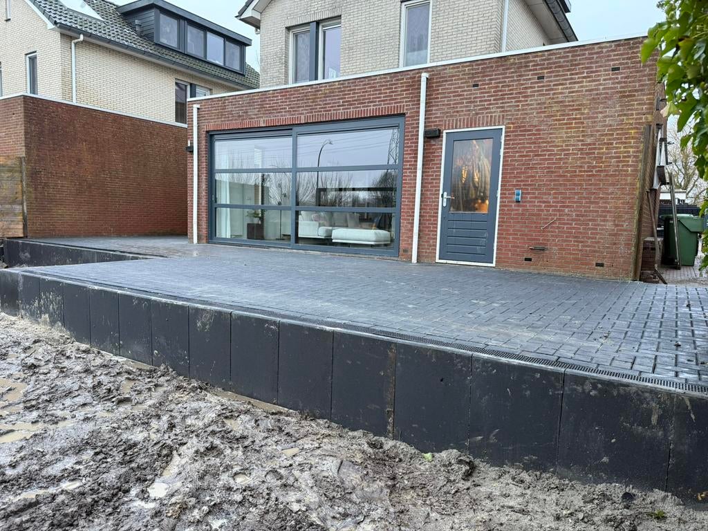 Grondverzet stratenmaker hovenier kraanverhuur, Bestrating