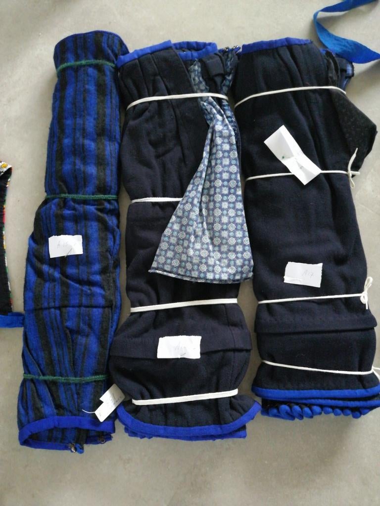 Wollen kinderrokken Staphorster Klederdracht- per stuk, Antiek en Kunst, Antiek | Kleding en Accessoires, Ophalen of Verzenden