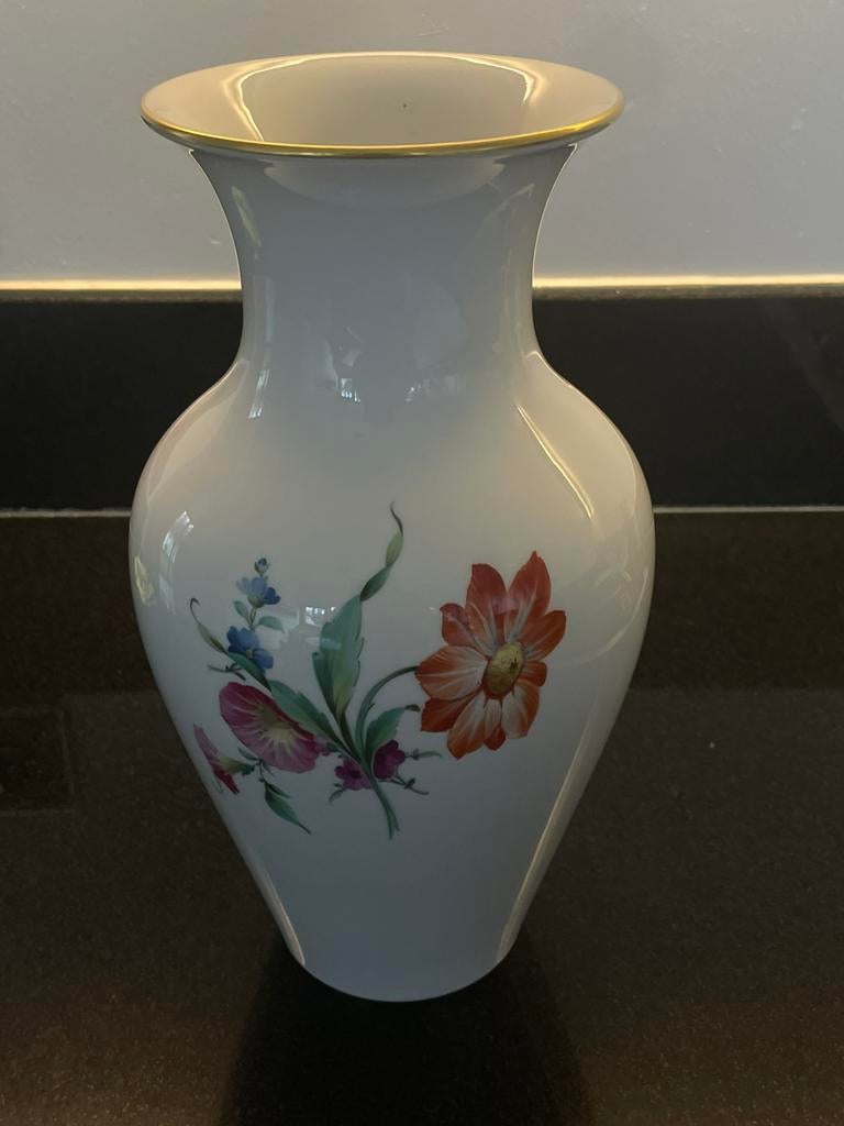 KPM vaas 28 cm hoog, Overige kleuren, Aardewerk of Porselein, Ophalen of Verzenden, Zo goed als nieuw