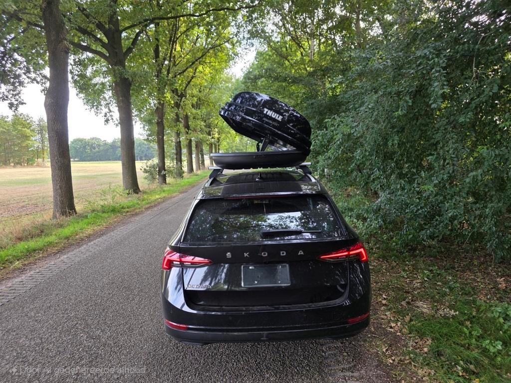 Te huur: 650 liter Dakkoffer Skikoffer Skibox Thule Atlantis, Auto diversen, Ophalen, Zo goed als nieuw