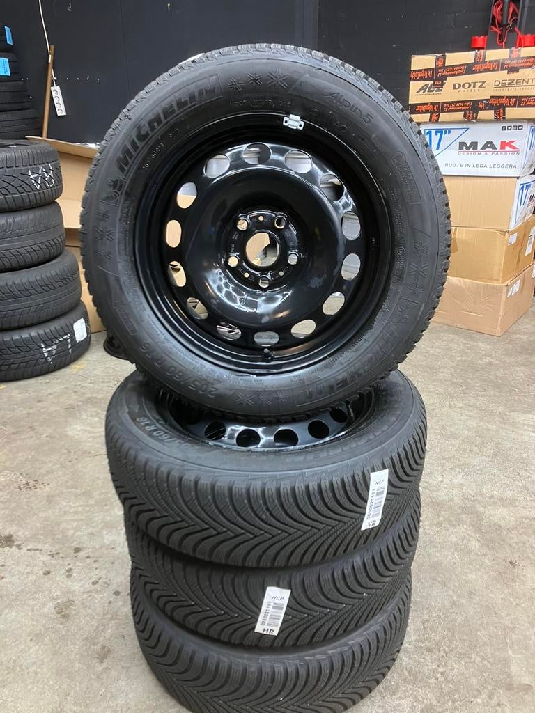 16 inch stalen velgen met winterbanden Volkswagen T-Roc, Auto-onderdelen, Banden en Velgen, Velg(en), Winterbanden, 16 inch, 205 mm