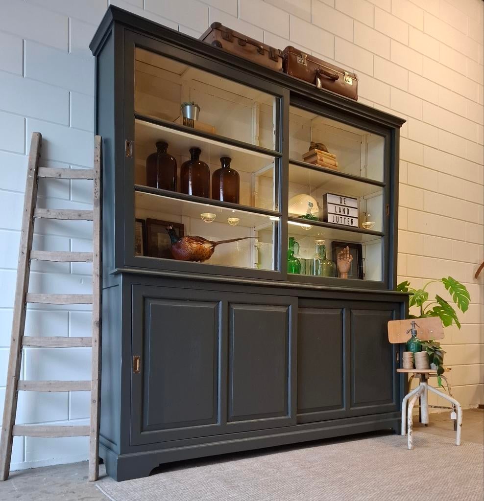 XL Vintage/industriële diep groene schoolkast, buffetkast, 200 cm of meer, Ophalen of Verzenden, 200 cm of meer, 25 tot 50 cm