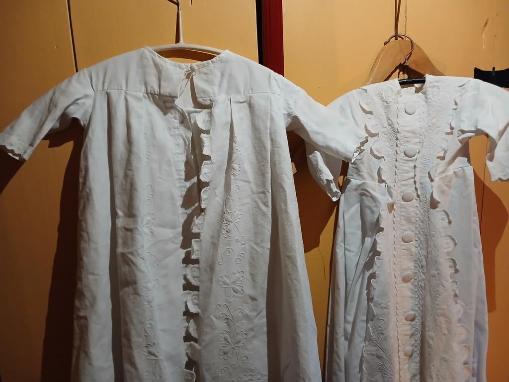Antieke doopjurk draagjurk klederdracht kleding doopkleed, Ophalen