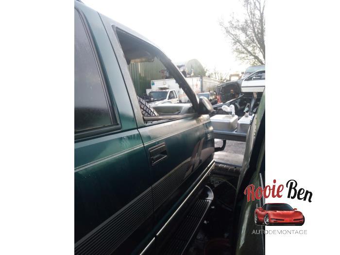 Portier 4Deurs rechts-voor van een Chevrolet Suburban (43U), Gebruikt, Deur, -, Ophalen of Verzenden