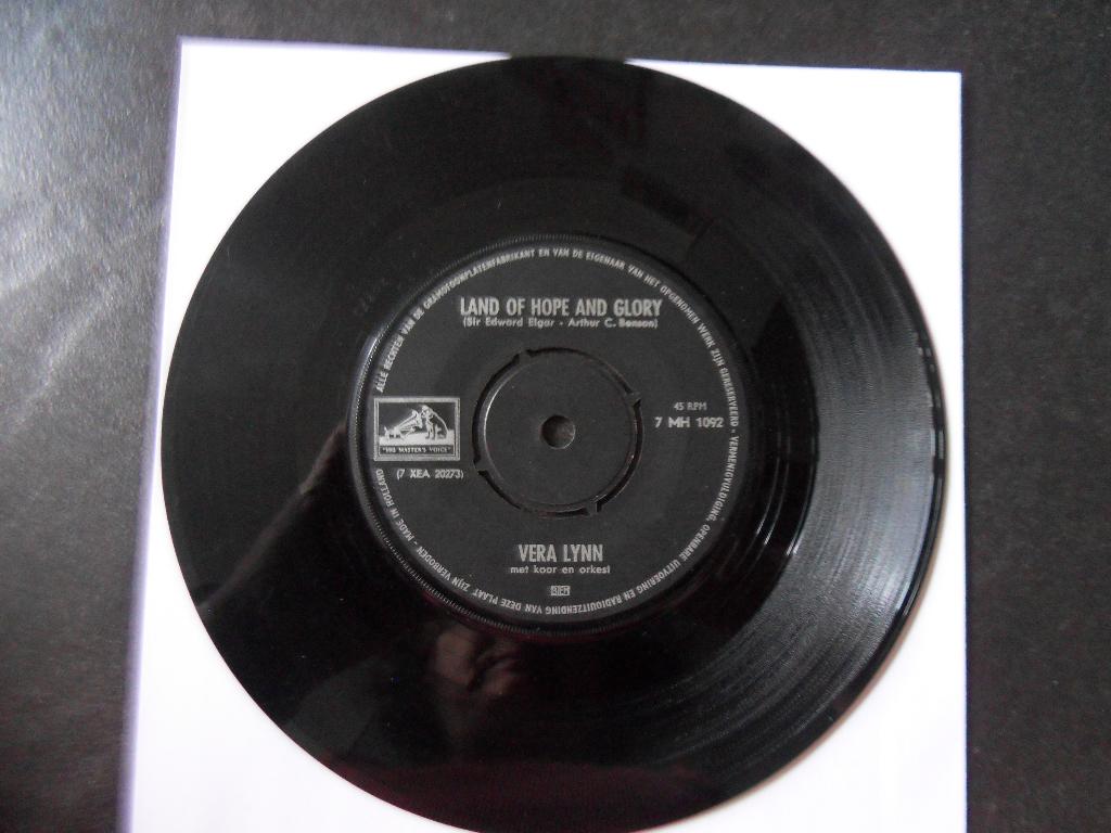 Vera Lynn - Land of hope and glory, Ophalen of Verzenden, Zo goed als nieuw, Pop