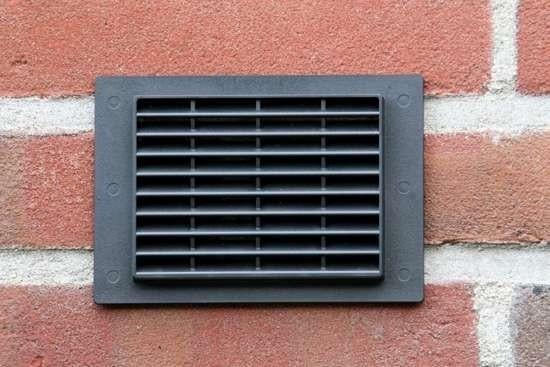 kruipruimte ventilatie specialist ventileert de kruipruimte.