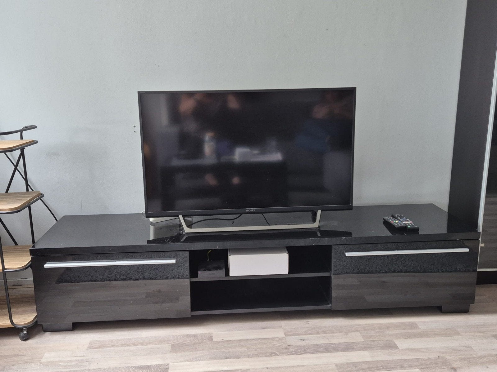Gratis - Zwart TV Meubel, Huis en Inrichting, Kasten | Televisiemeubels, Ophalen, Gebruikt, 25 tot 50 cm, Minder dan 100 cm