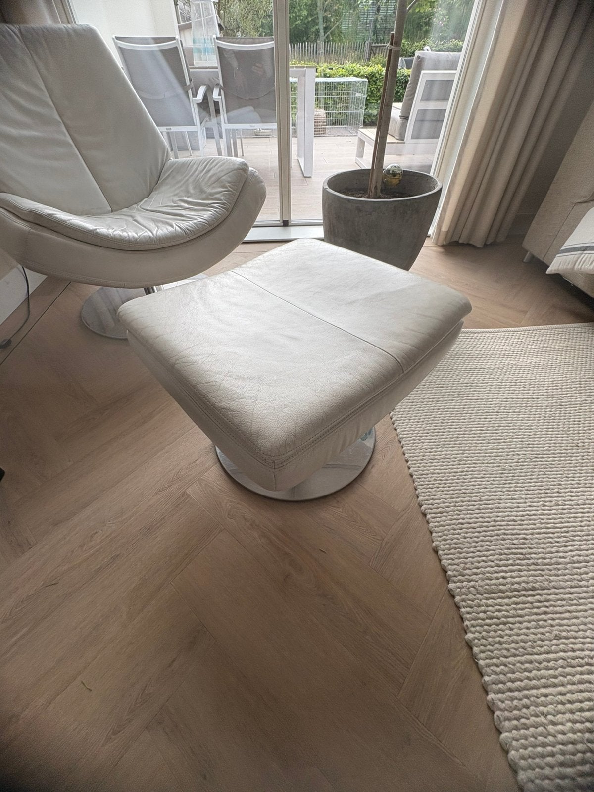 Manzoni Italiaanse design draaifauteuil + hocker wit leer, Ophalen, Gebruikt, Eenpersoons, Minder dan 150 cm