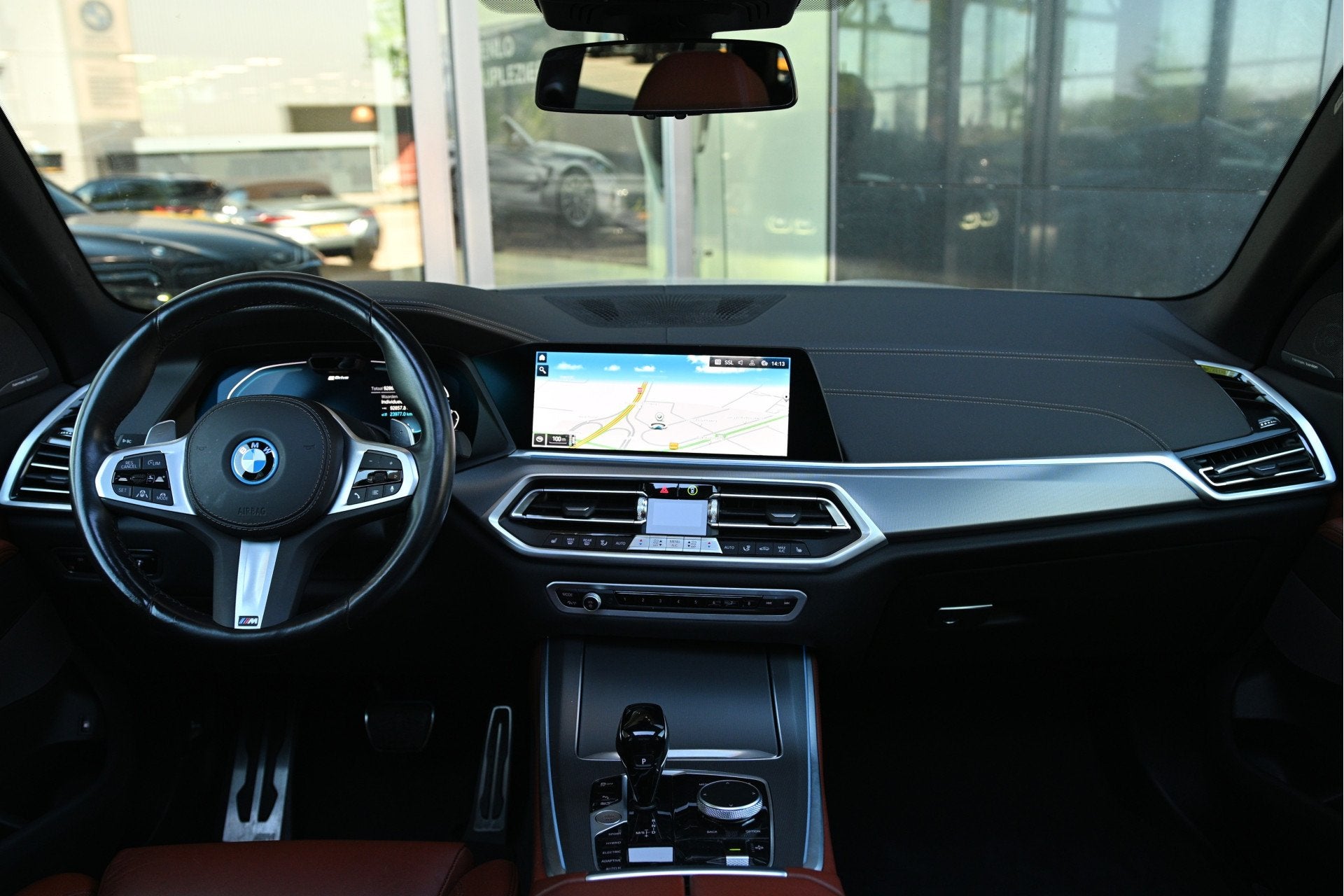 BMW X5 xDrive45e M Sport Automaat / Panoramadak Sky Lounge /, Dealer onderhouden, Gebruikt, Met garantie (alle), 489 pk