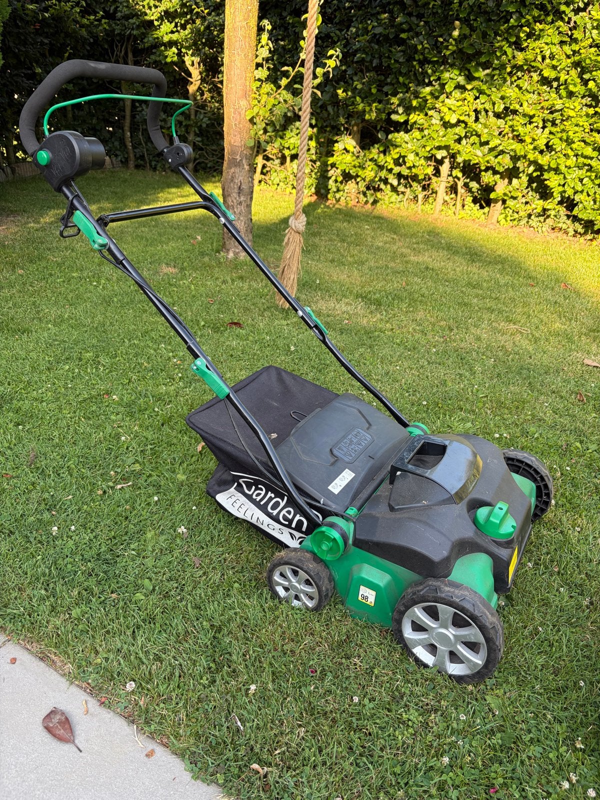 Garden Feelings verticuteermachine, Ophalen, Cirkelmaaier, Gebruikt, Elektrische grasmaaier