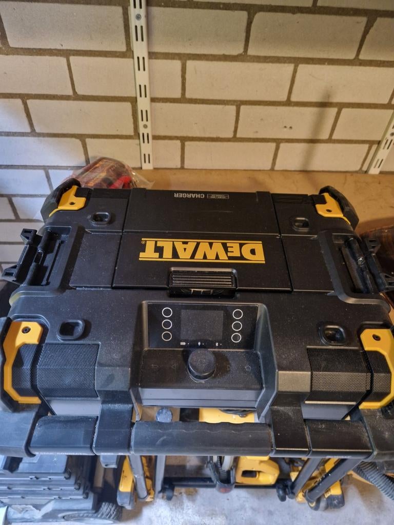 Dewalt  bouwradio, Doe-het-zelf en Verbouw, Gereedschap | Overige machines, Ophalen, Zo goed als nieuw