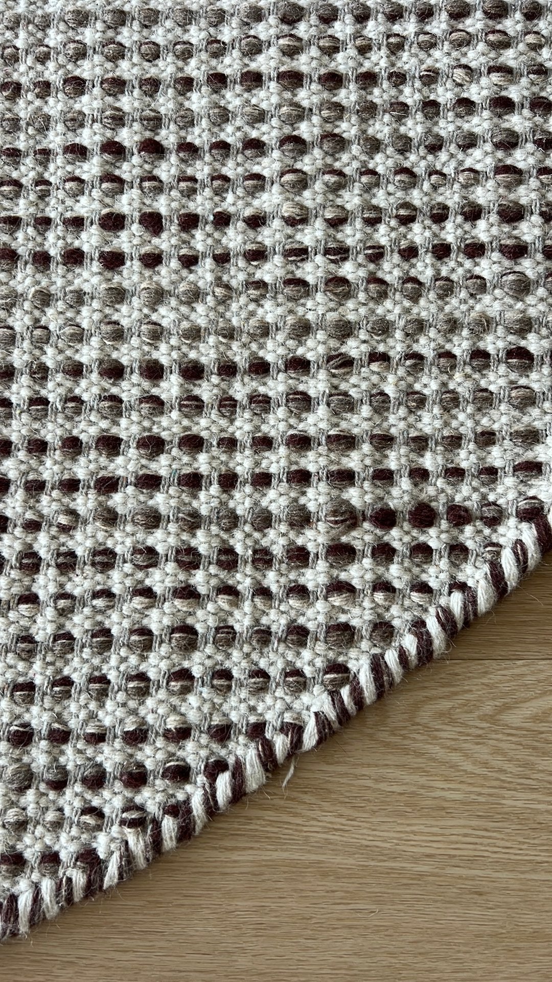 Vloerkleed 100% wol. Gebroken wit, bruin, licht grijs, rond., Huis en Inrichting, Ophalen, Zo goed als nieuw, Rechthoek