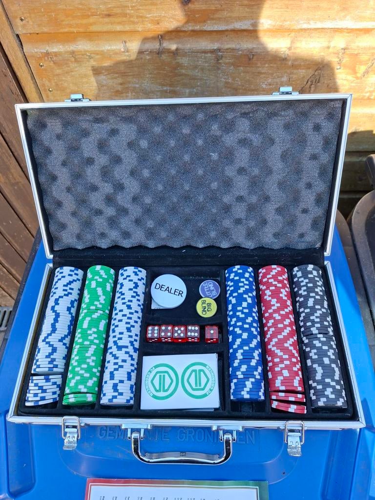 Pokerfiches set met kaarten en dobbelstenen, Hobby en Vrije tijd, Vijf spelers of meer, Ophalen, Gebruikt