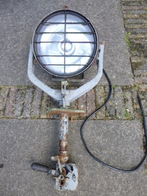 militair scheepszoeklicht met oud houten statief, Ophalen, Gebruikt, Motorboot, Overige typen