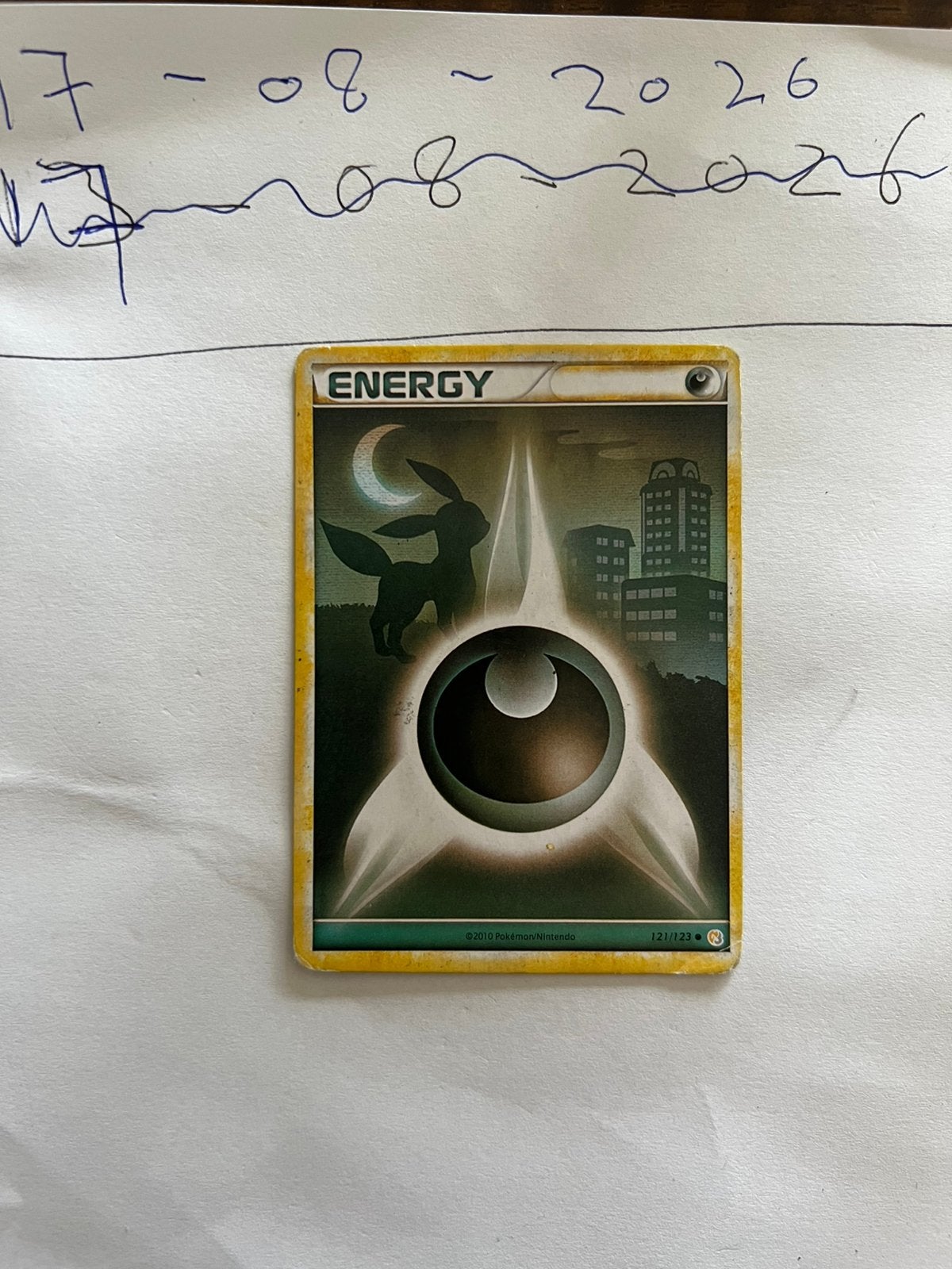 Pokemon Darkness Energy Basic 121/123, Hobby en Vrije tijd, Ophalen of Verzenden, Zo goed als nieuw, Losse kaart, Foil