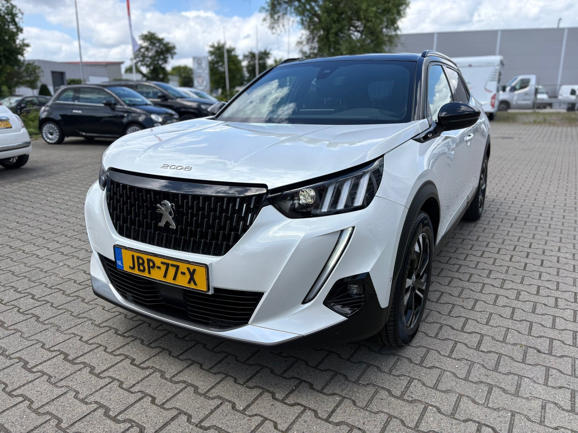 Peugeot 2008 1.2 PureTech GT (BOVAG/RIJKLAARPRIJS), 12 maanden, Gebruikt, Wit, 1180 kg